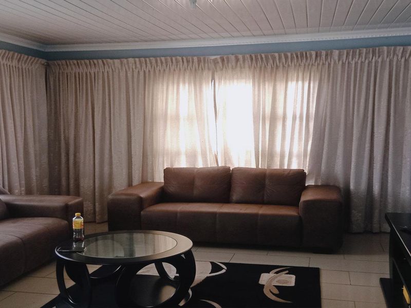 3 bedroom, en-suite and garage house - Photo 6