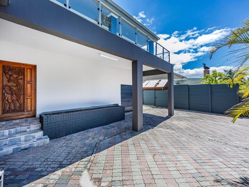 For Sale 5 bedroom House with 3 bedroom Granny Flat in East London - Photo 5