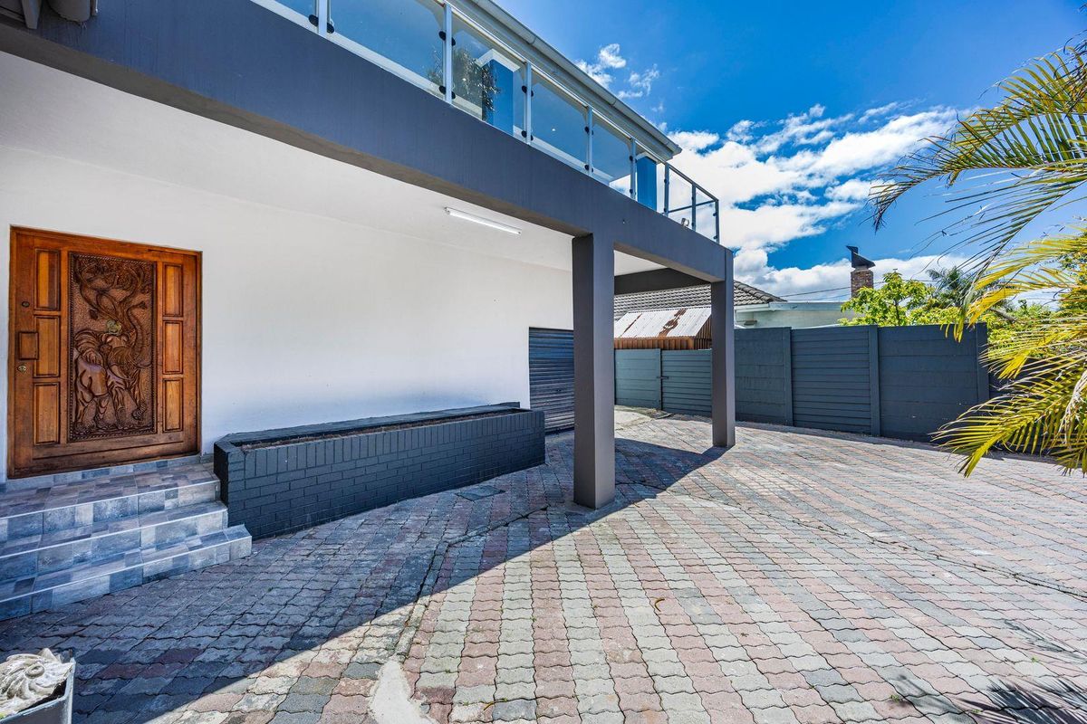 For Sale 5 bedroom House with 3 bedroom Granny Flat in East London - Photo 5