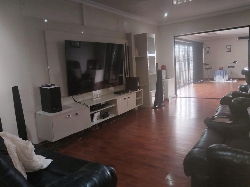 House For Sale in Die Heuwel Ext 4, Die Heuwel, Witbank - Photo 7