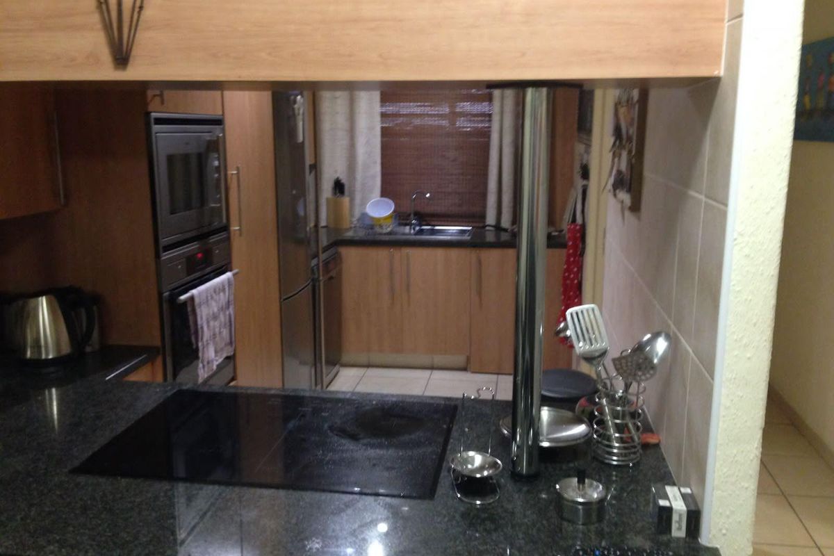 Spacious Ground Floor Apartment for Sale - Photo 5