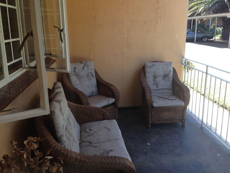 Spacious Ground Floor Apartment for Sale - Photo 2