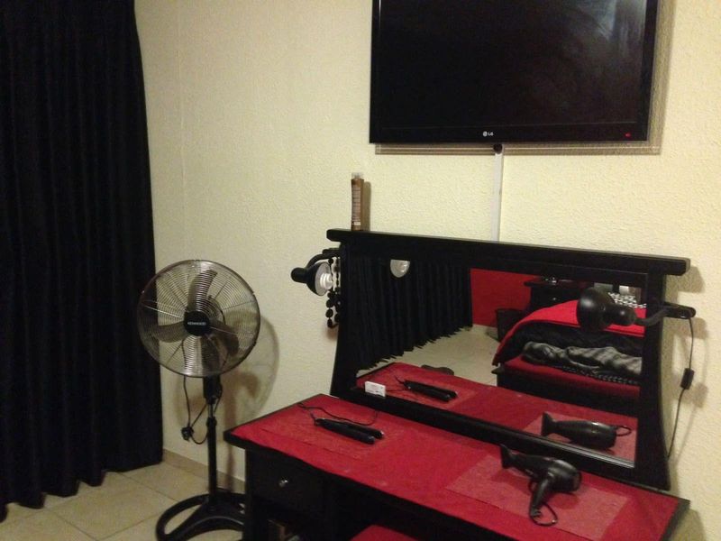 Spacious Ground Floor Apartment for Sale - Photo 9