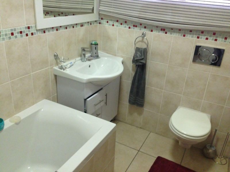 Spacious Ground Floor Apartment for Sale - Photo 8