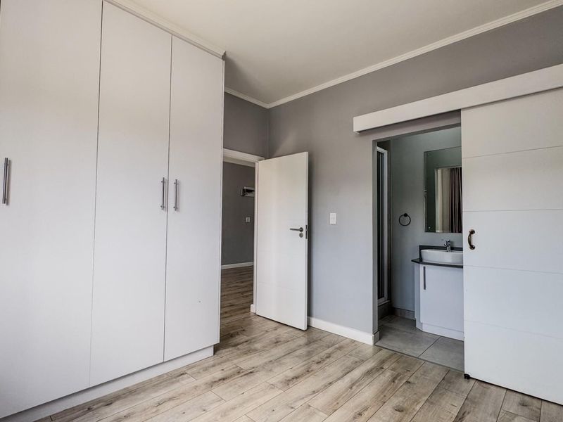 Stylish Two-Bedroom Apartment in Cotswold Fenns Estate - Secure, Modern Living - Photo 9