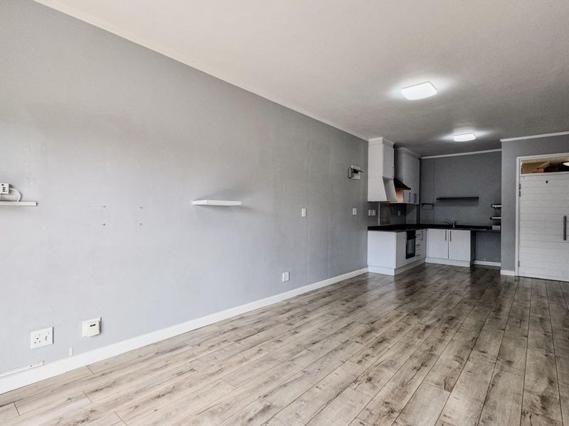 Stylish Two-Bedroom Apartment in Cotswold Fenns Estate - Secure, Modern Living - Photo 8