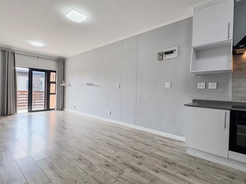 Stylish Two-Bedroom Apartment in Cotswold Fenns Estate - Secure, Modern Living - Photo 5