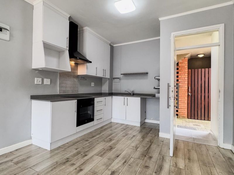 Stylish Two-Bedroom Apartment in Cotswold Fenns Estate - Secure, Modern Living - Photo 3