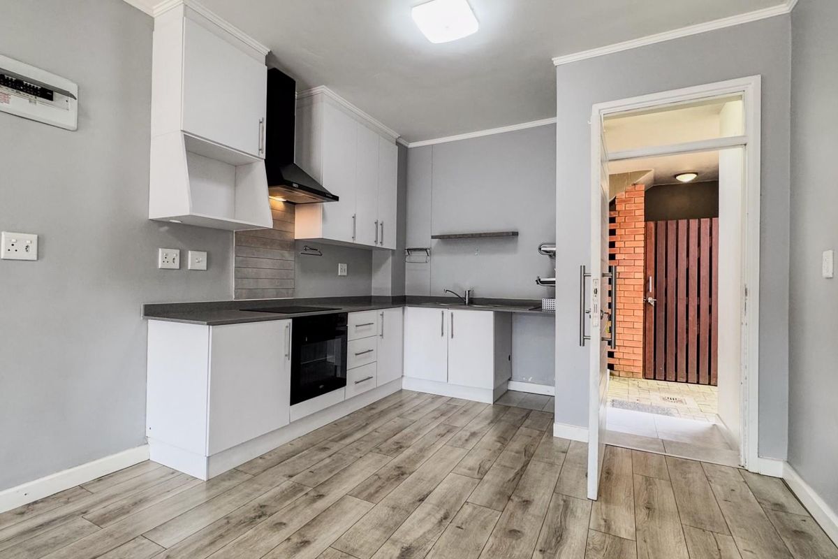 Stylish Two-Bedroom Apartment in Cotswold Fenns Estate - Secure, Modern Living - Photo 3