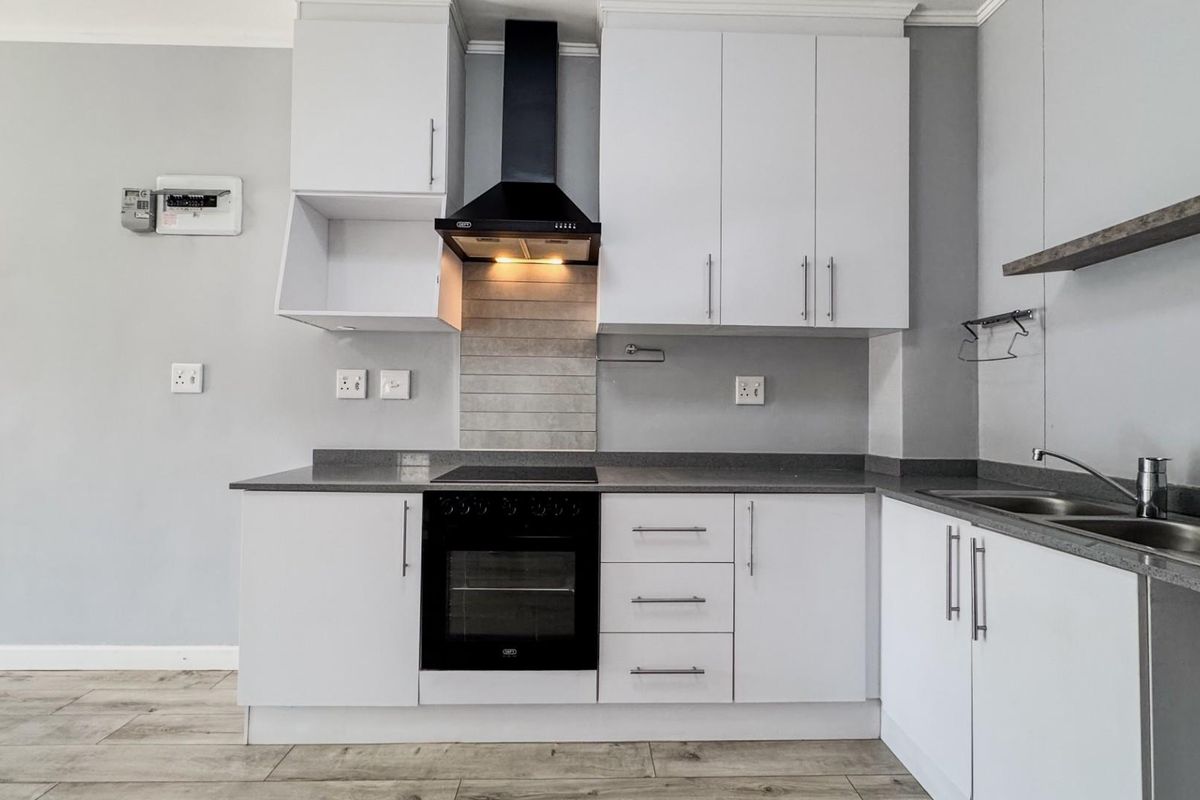 Stylish Two-Bedroom Apartment in Cotswold Fenns Estate - Secure, Modern Living - Photo 4