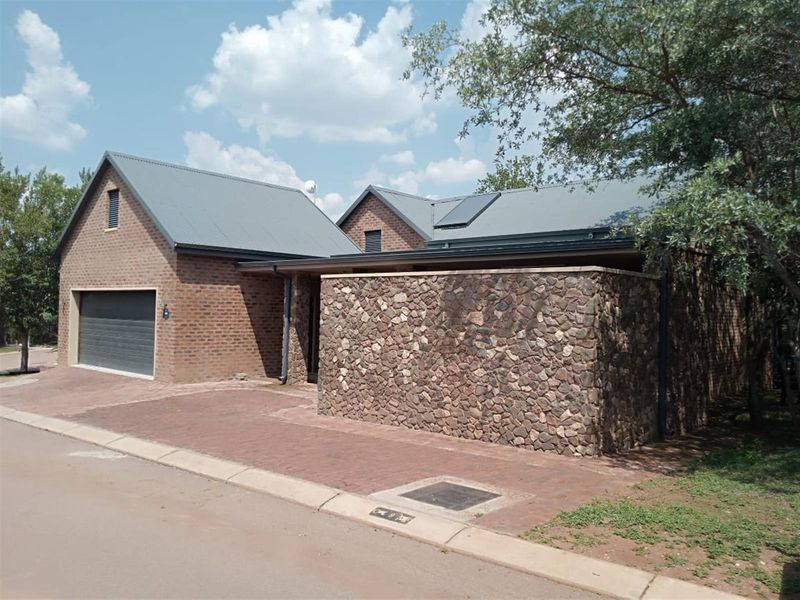 House For Sale in Negester Klein-Kariba, Bela Bela - Photo 2