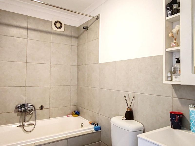 Secure, Low-Maintenance Living in Popular Rochester Village, Heathfield - Photo 8