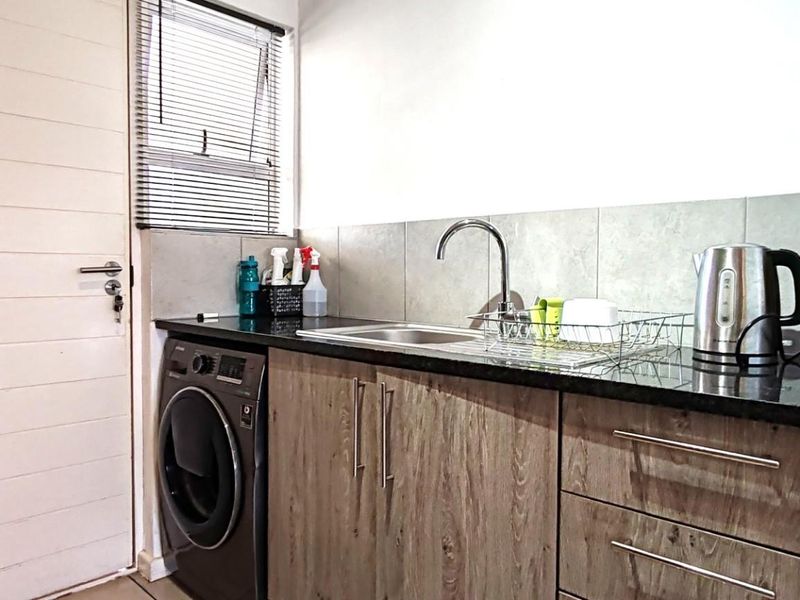 Secure, Low-Maintenance Living in Popular Rochester Village, Heathfield - Photo 5