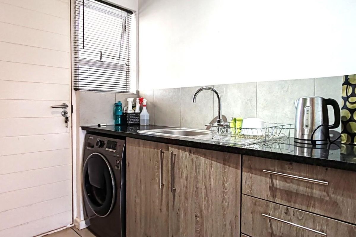 Secure, Low-Maintenance Living in Popular Rochester Village, Heathfield - Photo 5