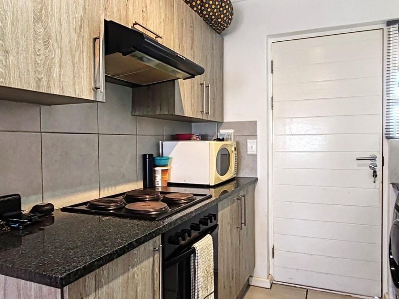 Secure, Low-Maintenance Living in Popular Rochester Village, Heathfield - Photo 4