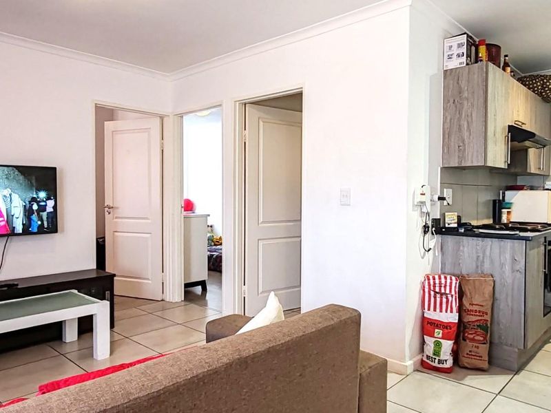 Secure, Low-Maintenance Living in Popular Rochester Village, Heathfield - Photo 3