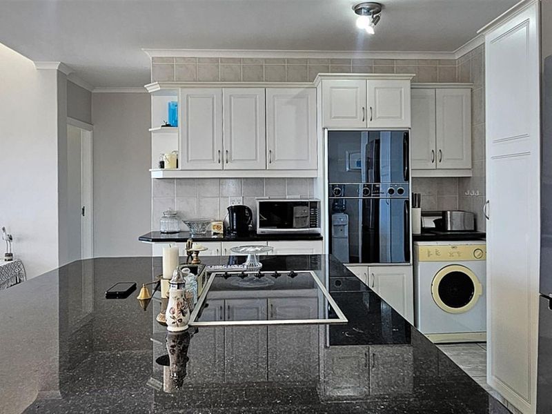 GLAMOROUS Penthouse For Sale in Margate, KwaZulu Natal - Photo 3