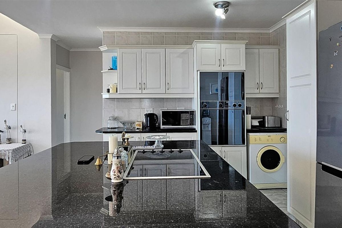 GLAMOROUS Penthouse For Sale in Margate, KwaZulu Natal - Photo 3