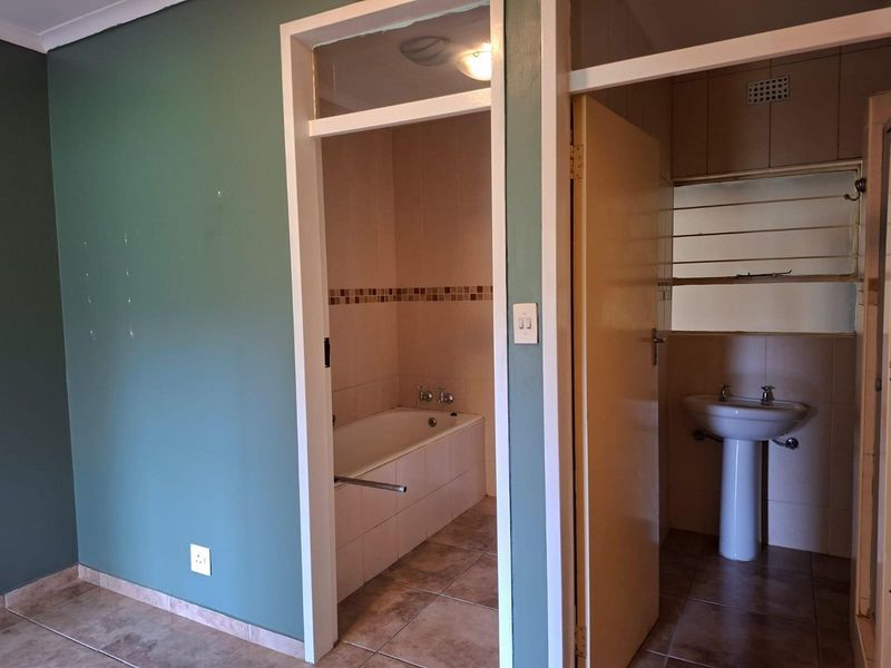 Spacious 4-Bedroom Home for Sale in Schuinshoogte, Newcastle - Photo 9