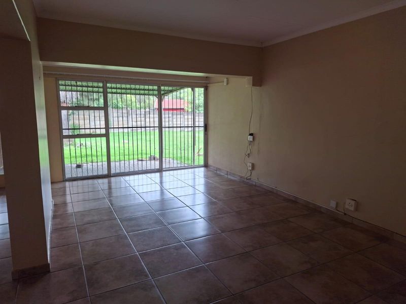 Spacious 4-Bedroom Home for Sale in Schuinshoogte, Newcastle - Photo 3