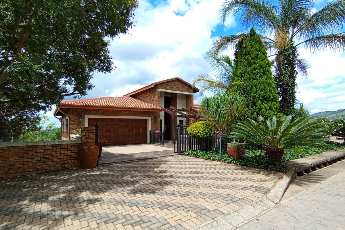 Exceptional 7-Bedroom Home in Featherbrooke Estate | Scale, Style | Long-Term Value - Photo 2
