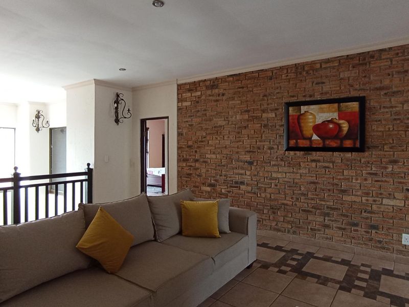 Exceptional 7-Bedroom Home in Featherbrooke Estate | Scale, Style | Long-Term Value - Photo 5