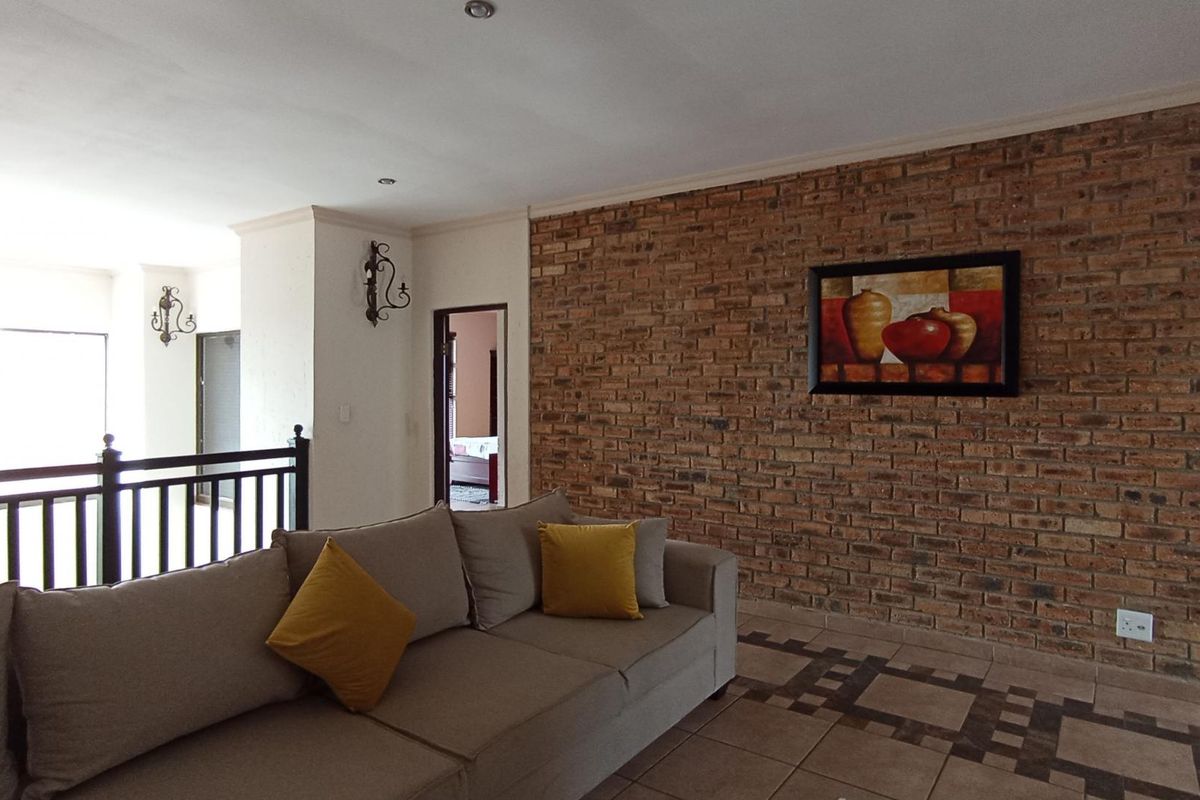 Exceptional 7-Bedroom Home in Featherbrooke Estate | Scale, Style | Long-Term Value - Photo 5