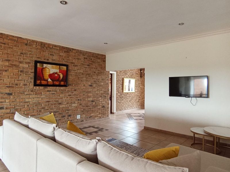 Exceptional 7-Bedroom Home in Featherbrooke Estate | Scale, Style | Long-Term Value - Photo 6