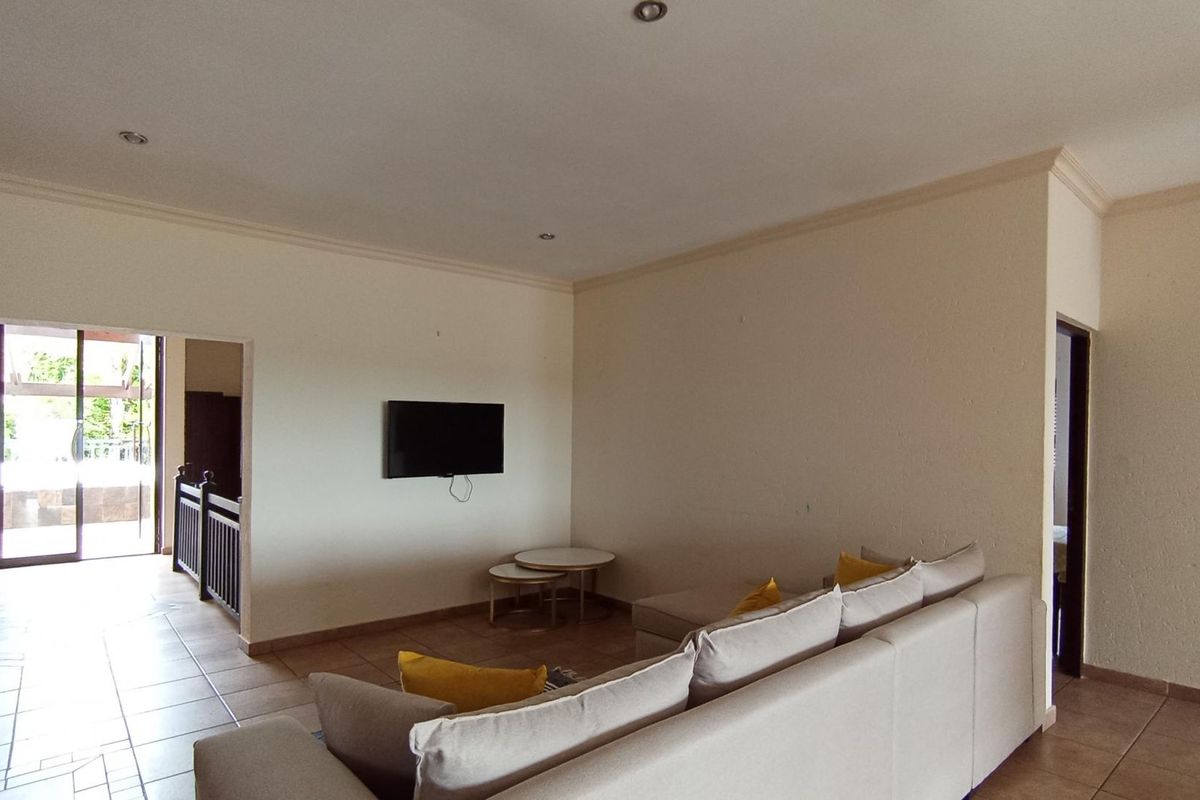 Exceptional 7-Bedroom Home in Featherbrooke Estate | Scale, Style | Long-Term Value - Photo 4