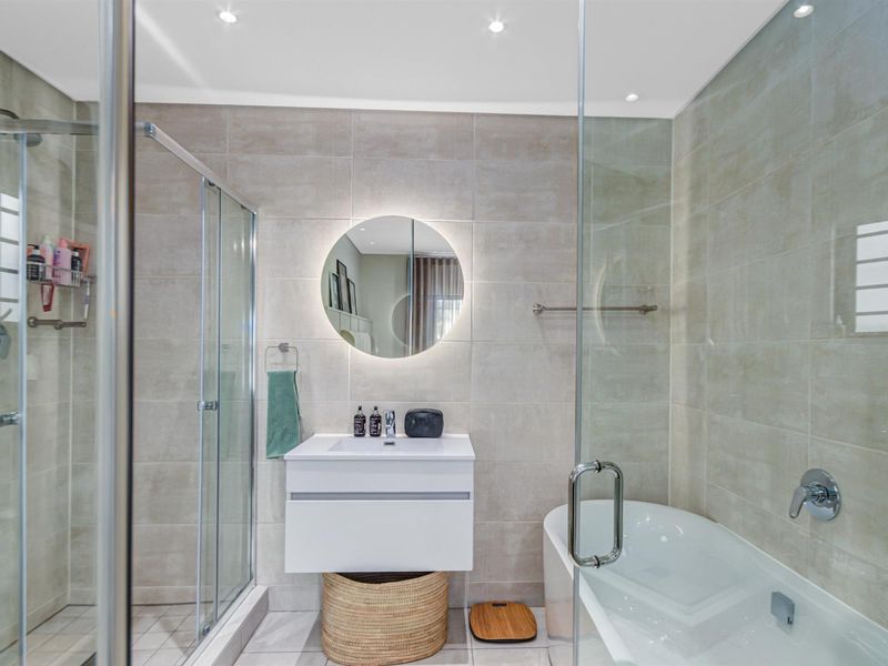 Upmarket Fully furnished Sought After Garden Apartment at Prestigious Polofields - Photo 10