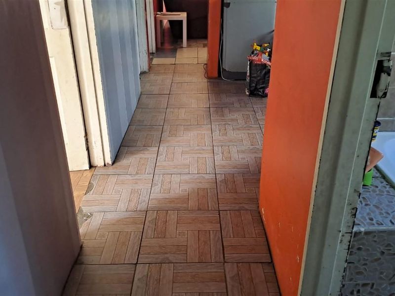 Townhouse For Sale in Mandela Park, Khayelitsha - Photo 8