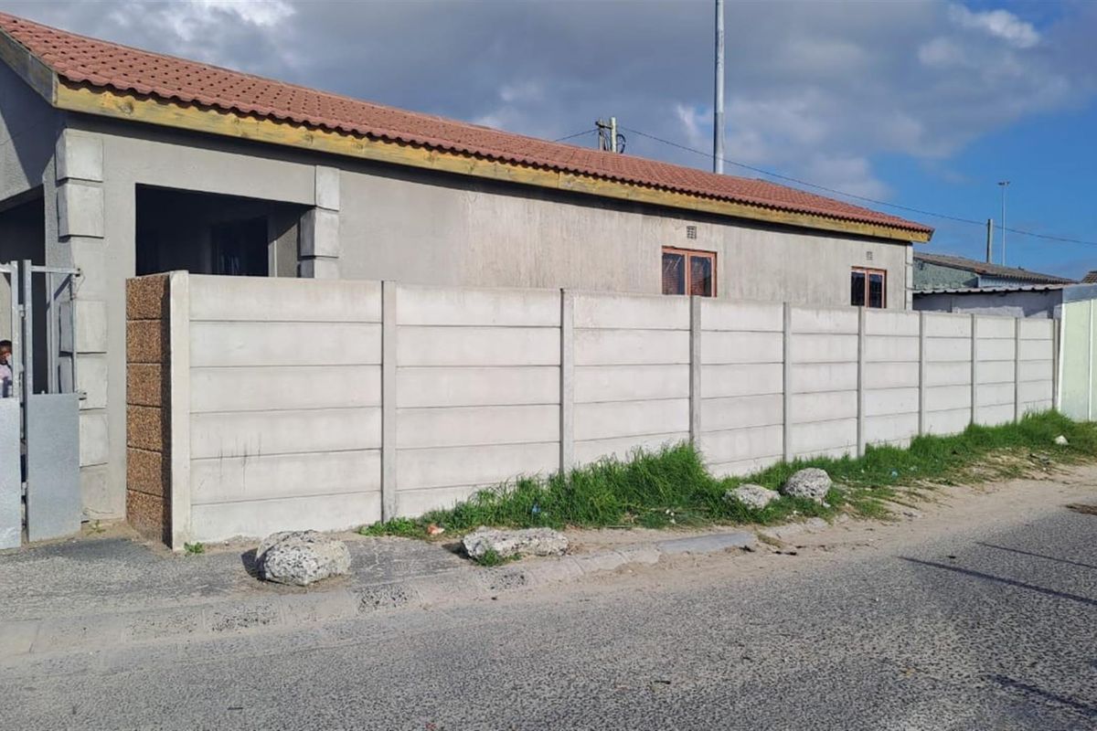 Townhouse For Sale in Mandela Park, Khayelitsha - Photo 3