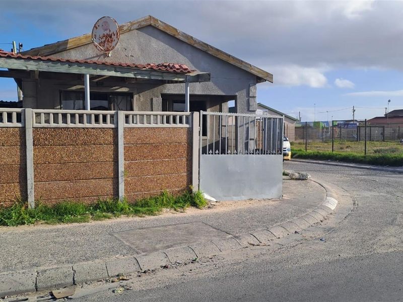 Townhouse For Sale in Mandela Park, Khayelitsha - Photo 4
