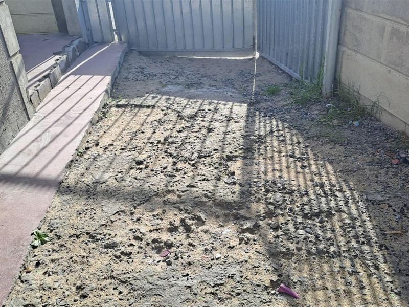 Townhouse For Sale in Mandela Park, Khayelitsha - Photo 5