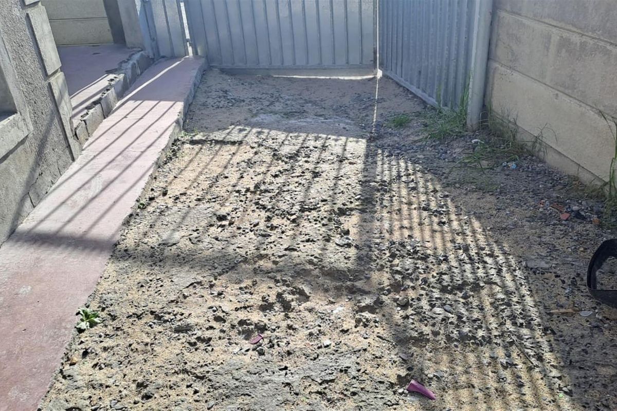 Townhouse For Sale in Mandela Park, Khayelitsha - Photo 5