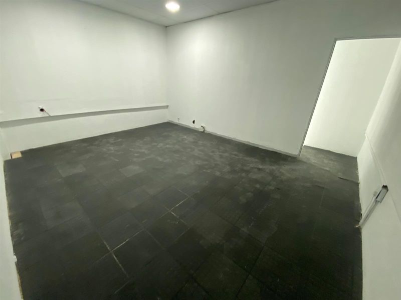 Small double storey Commercial Property To Rent in Riverside Industrial Park, Nelspruit - Photo 8