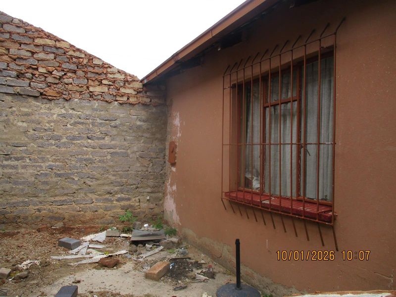House For Sale in Hospital View, Tembisa - Photo 5