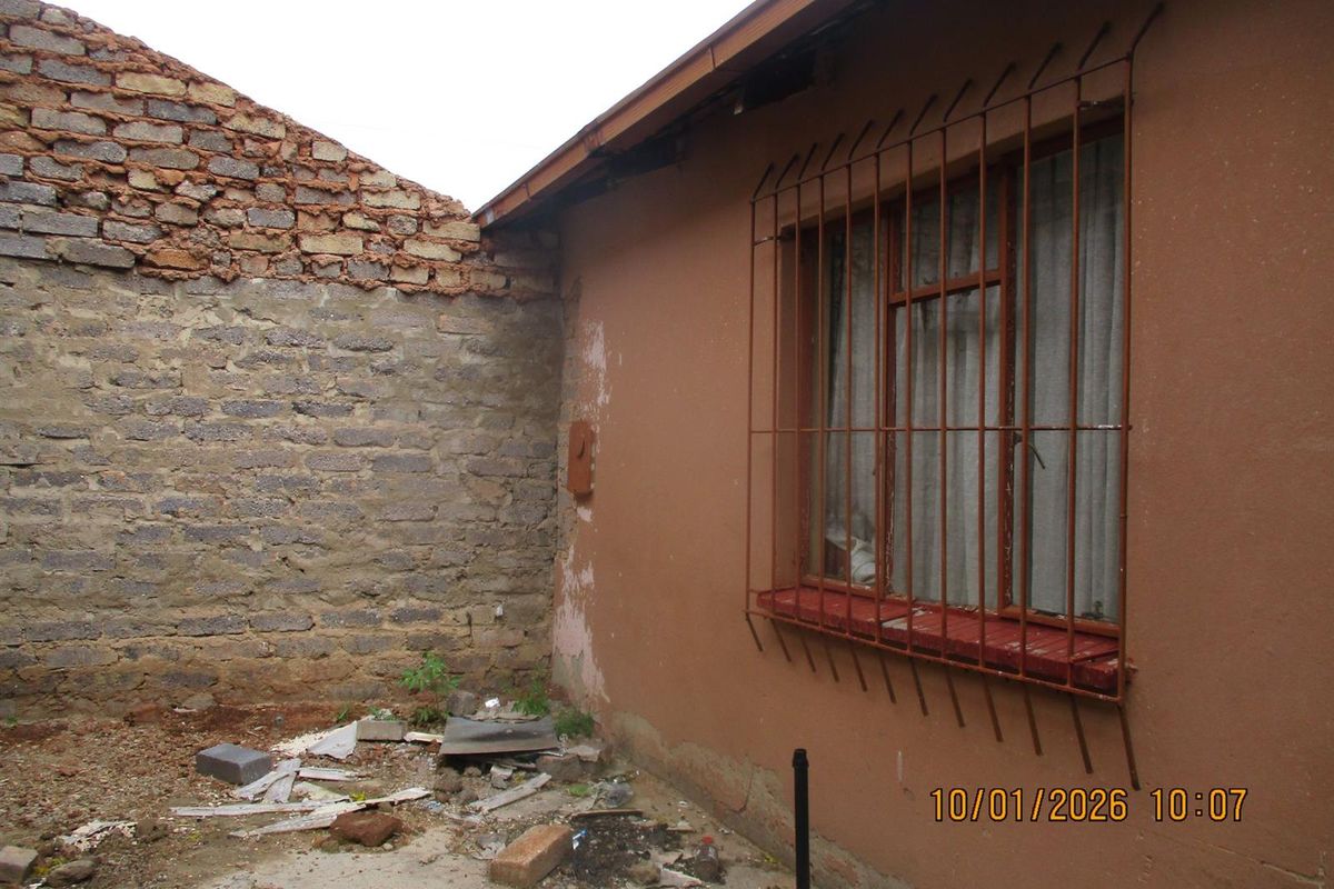 House For Sale in Hospital View, Tembisa - Photo 5