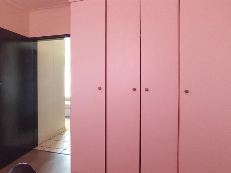 !! Investors Dream !! Newly renovate 2Bedroom Apartment For Sale in Zwartkop, across Centurion Mall - Photo 9