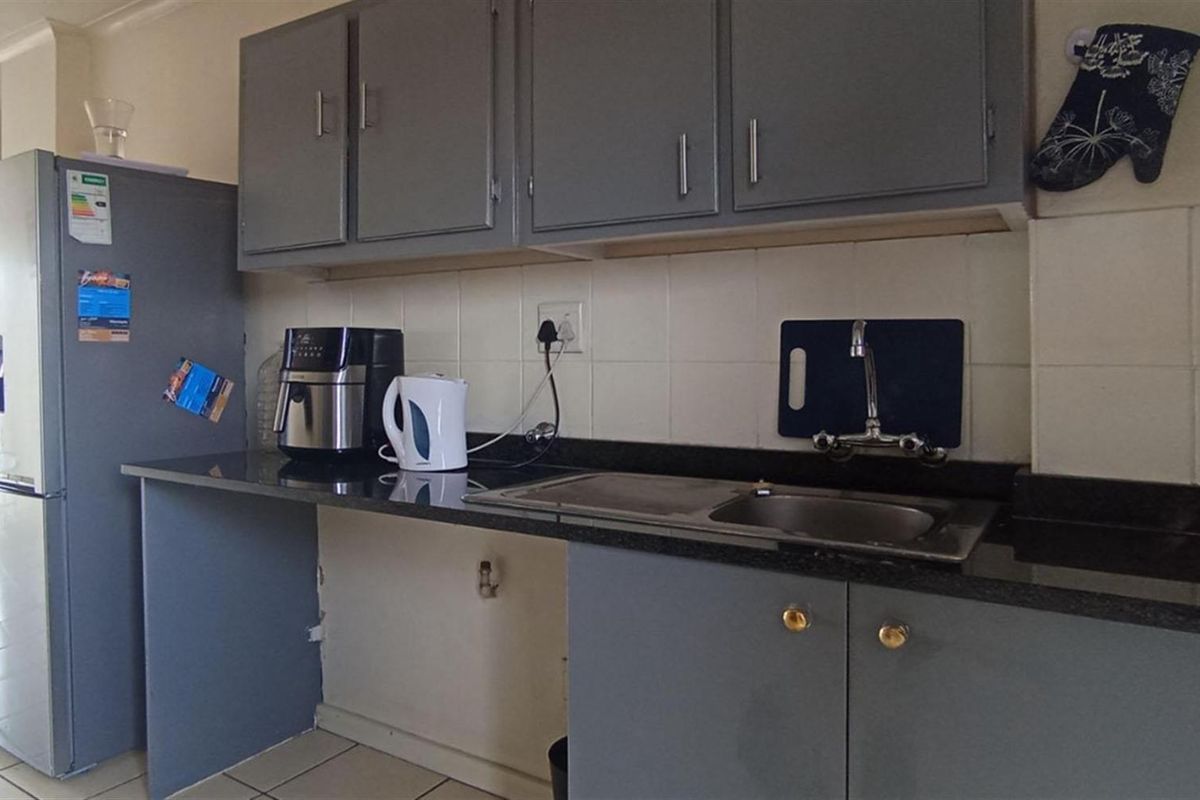 !! Investors Dream !! Newly renovate 2Bedroom Apartment For Sale in Zwartkop, across Centurion Mall - Photo 3