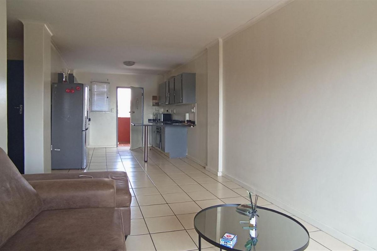 !! Investors Dream !! Newly renovate 2Bedroom Apartment For Sale in Zwartkop, across Centurion Mall - Photo 4