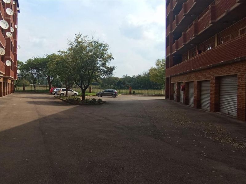 !! Investors Dream !! Newly renovate 2Bedroom Apartment For Sale in Zwartkop, across Centurion Mall - Photo 10