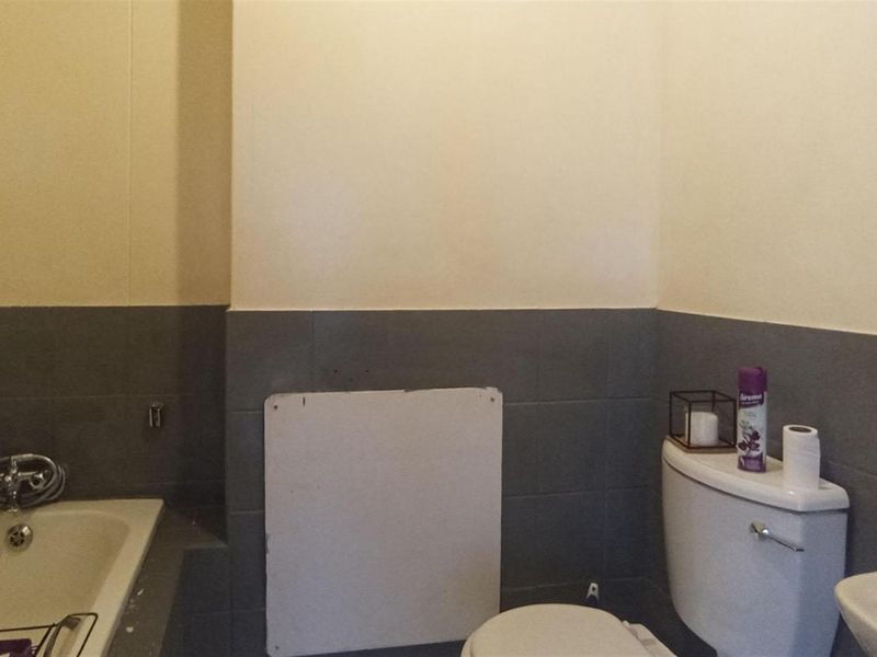 !! Investors Dream !! Newly renovate 2Bedroom Apartment For Sale in Zwartkop, across Centurion Mall - Photo 8