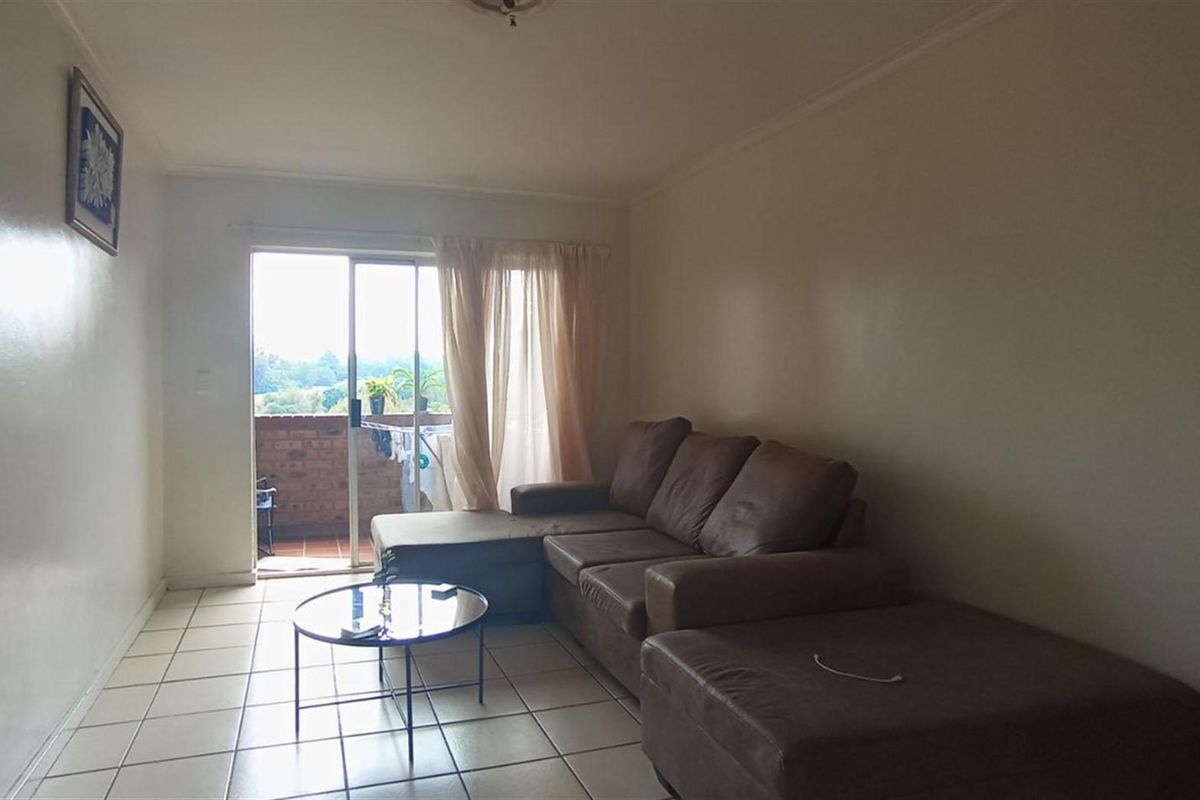 !! Investors Dream !! Newly renovate 2Bedroom Apartment For Sale in Zwartkop, across Centurion Mall - Photo 2