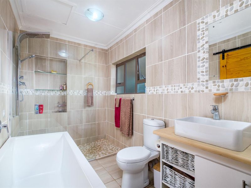 House For Sale in Johannesburg - Photo 10