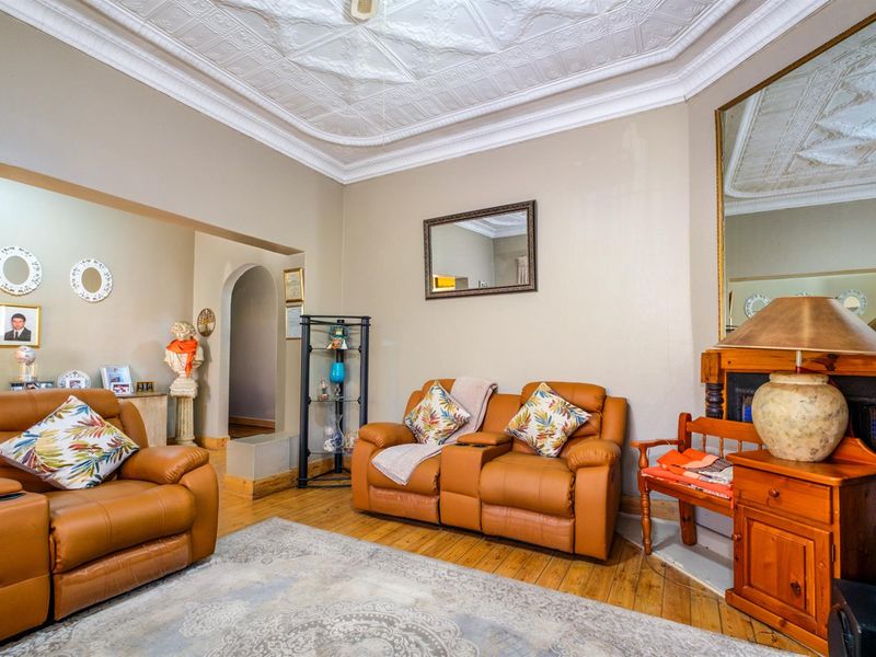 House For Sale in Johannesburg - Photo 3