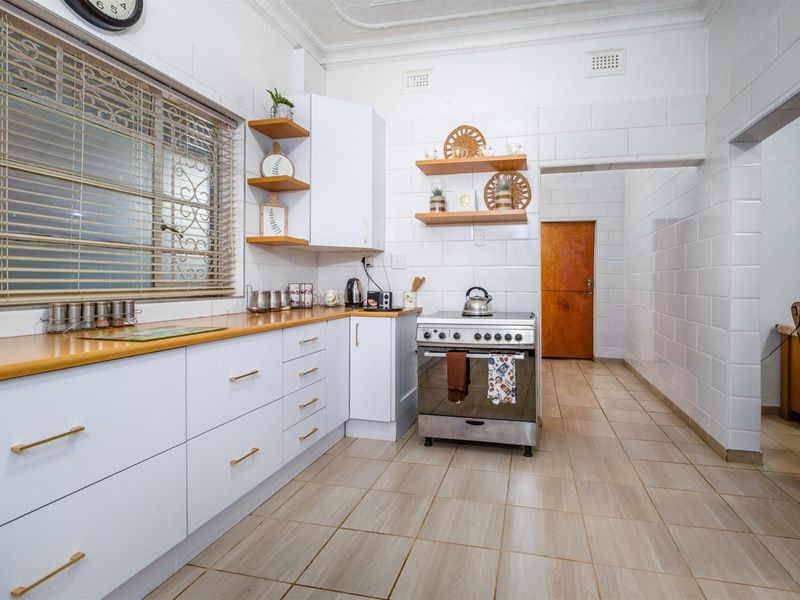 House For Sale in Johannesburg - Photo 6