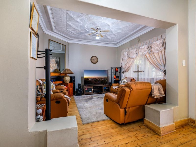 House For Sale in Johannesburg - Photo 4