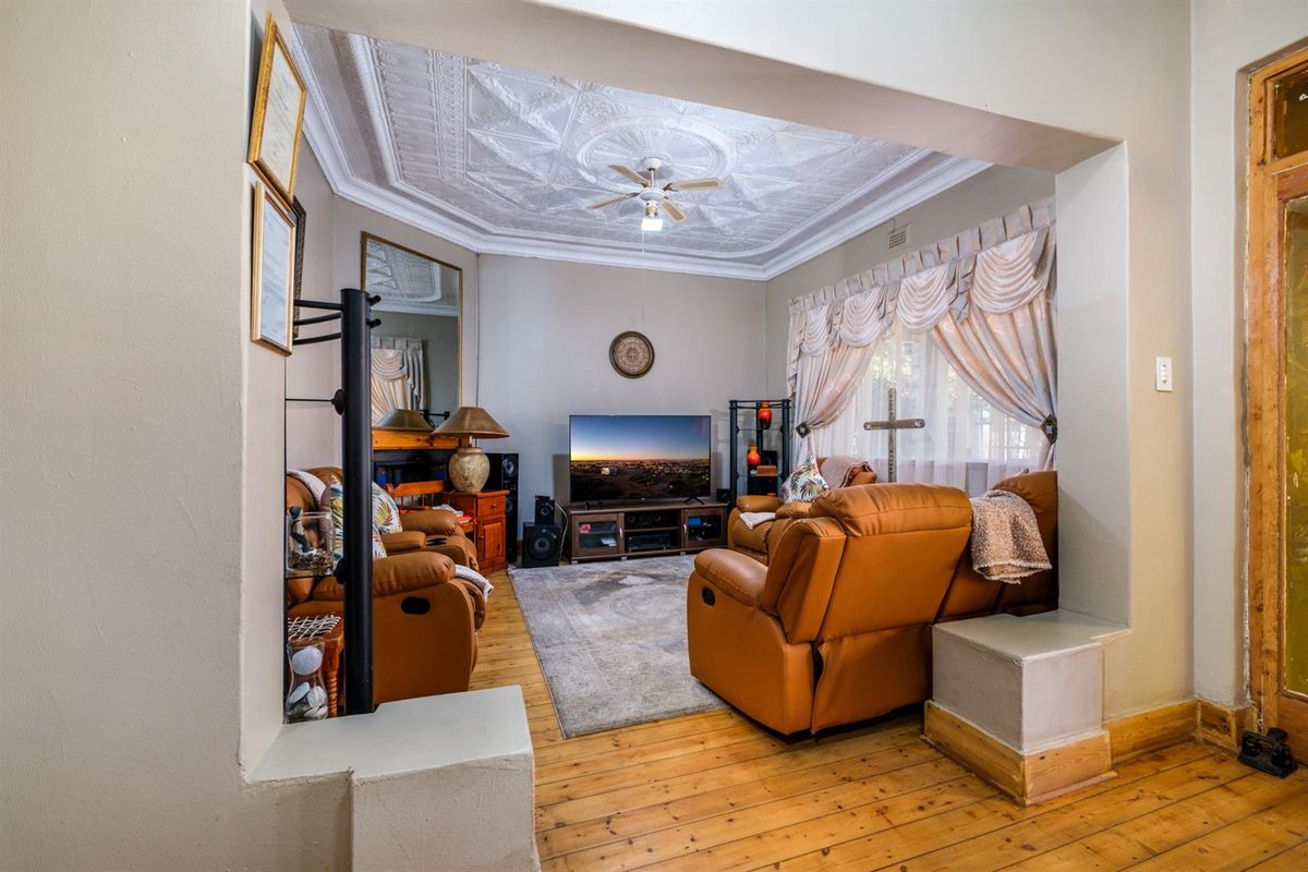 House For Sale in Johannesburg - Photo 4