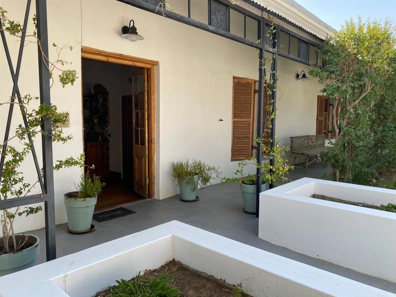 A Distinguished Karoo Masterpiece - Photo 2